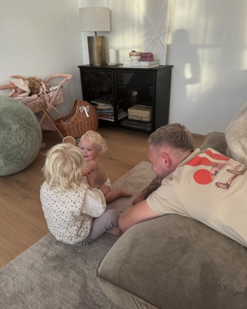 This Blonde Guy With His Blonde Babies