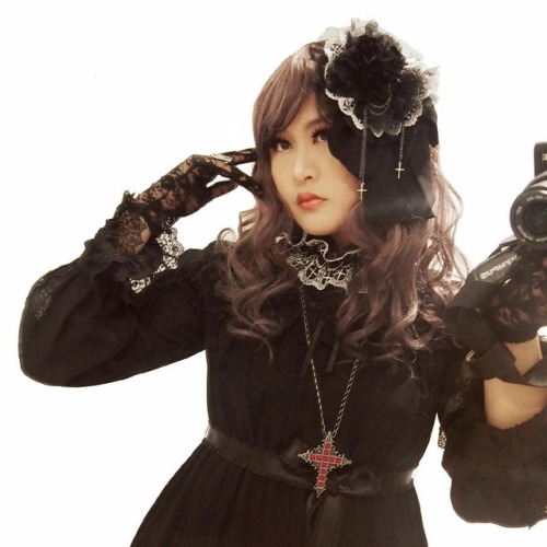 So excited to coord this dress! I need to expand my accessory collection.MMM: Cross Arch headdress +