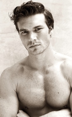 vispreeve:  actors: Derek Theler 