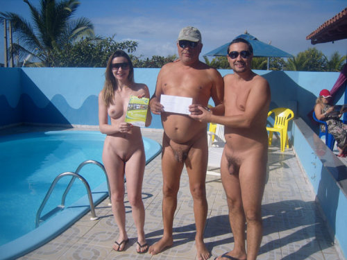 nudismreal: naturistelyon: Nudistas brasileiros Follow