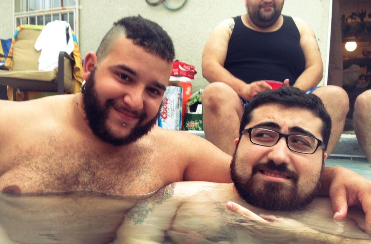 osodelicioso:  kabutocub:  Pool Party (Part 2)  Lol! Jesús you would. :-P and it