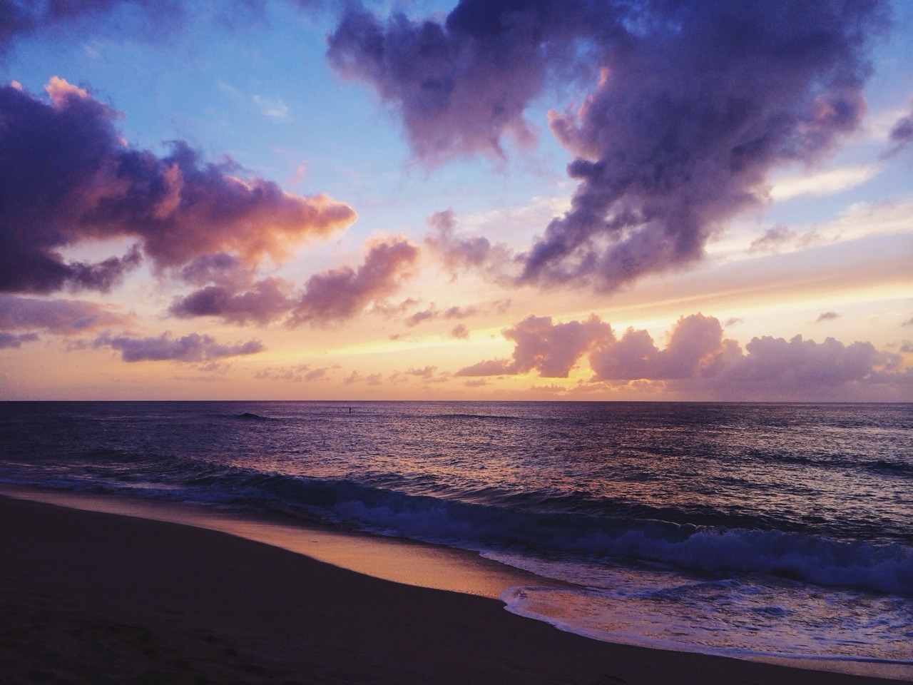 brooklynhawaii:  My last Hawaiian sunset for a little bit, see you next month! xx