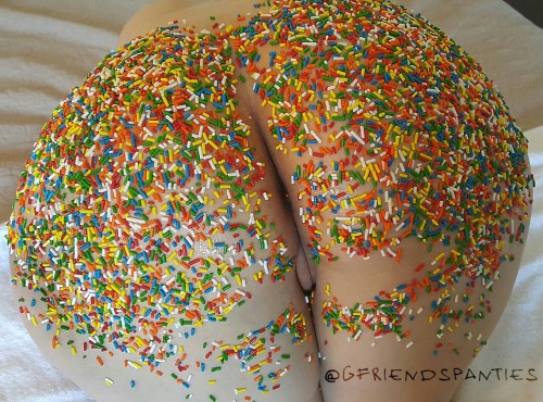 wickedlywenchy:  I should turn my own ass into a sundae:-)