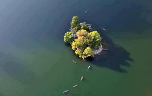 earth-phenomenon: Barahi Temple, Pokhara, Nepal 