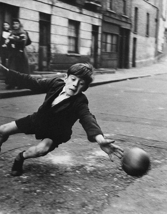 last-picture-show:Roger Mayne, Goalie, Brindley Road, off Harrow Road, 1956