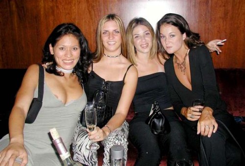 More nip slips and pussy slips pics at http://pussyslip.tumblr.com/
