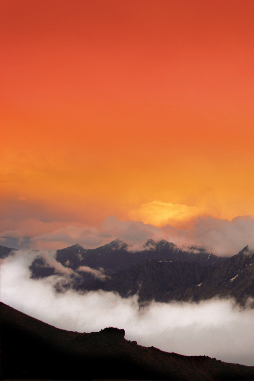 anotic:  Sunset In Kazbek / Mzis Chasvla Yazbegshi