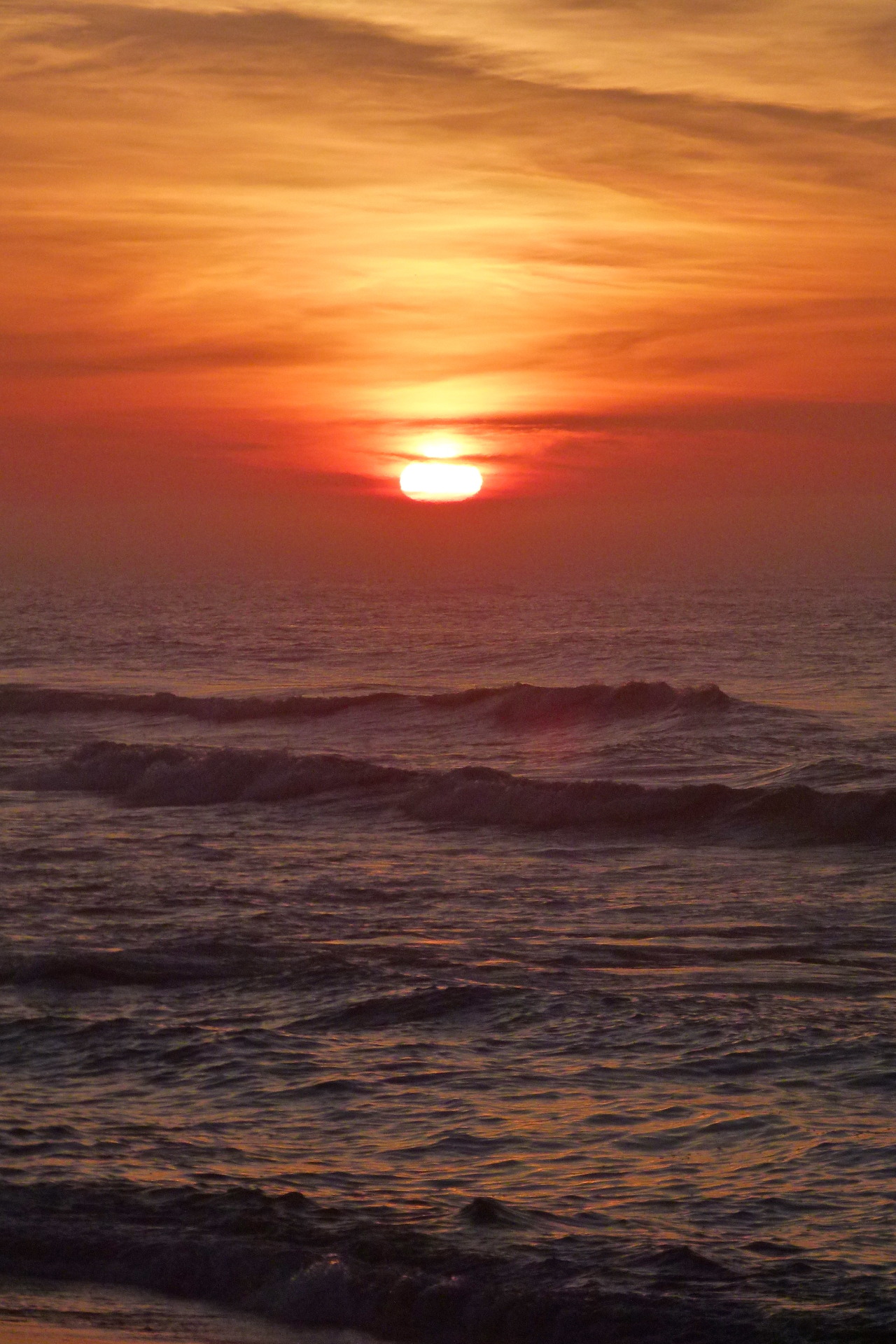 nuclevr:   sunrise at long beach island new jersey- taken by me july 8th at 5:40
