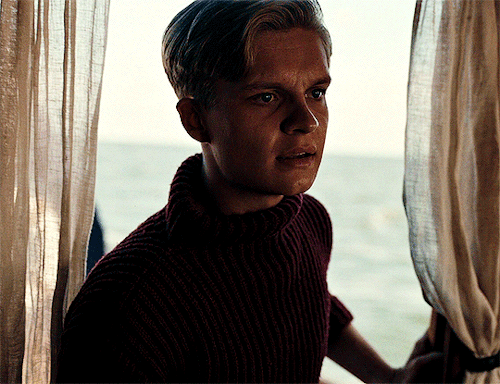 Tom Glynn-Carney As Peter DUNKIRK (2017) Dir. Christopher Nolan
