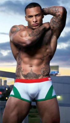 hotgaynblack:  http://hotgaynblack.tumblr.com/