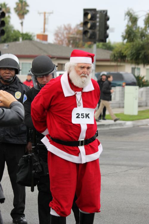 changewalmart:Is $25k/yr too much for #WalmartStrikers to ask for? Santa didn’t think so…then he g