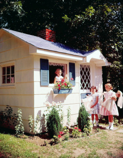 vintagegal:  Life-size dollhouse c. 1950’s 