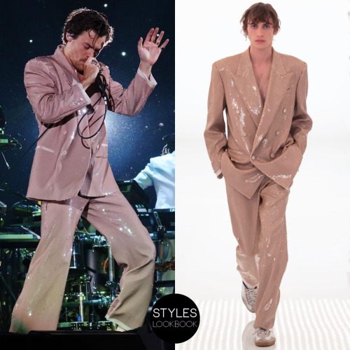 For his first Love On Tour show in Nashville, Harry wore a mohair Gucci suit from the Fall 2021 coll