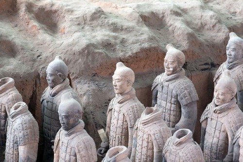 Exército de terracota, Guerreiros de Xian ou ainda Exército do imperador Qin, é uma coleção de escul
