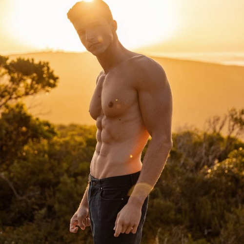 Sunrise vibes with @iamfabioteles #davidvelezfotografia #model #sunrise #sexy #handsome #hunk #fit #