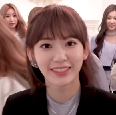 Sakura e Wonyoung icons  ♡ like se salvar ♡