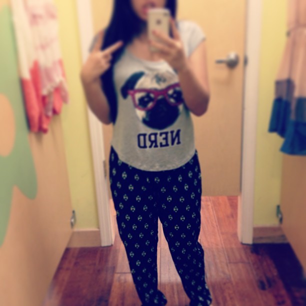 fueledbytina:  These pants were so comfortableðŸ˜ #fittingroom #puglyfe