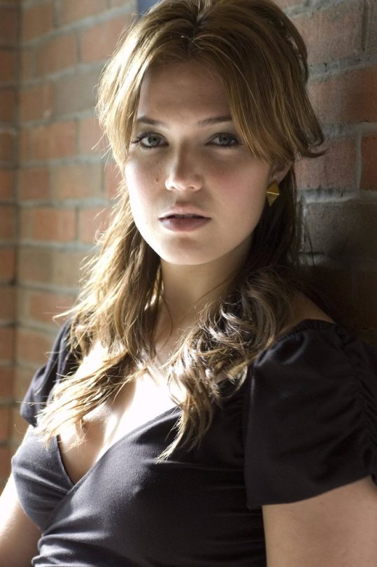 Mandy Moore / Via