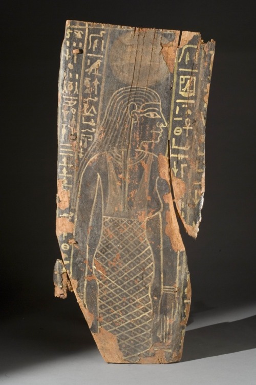 virtual-artifacts:Photo: Michael Barnes, Smithsonian Coffin fragment, 1200-1000 BC, of the sky godde