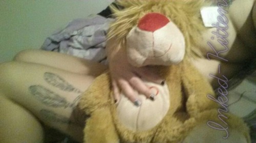 inked-kitten:  Hereeee kitty kitty.