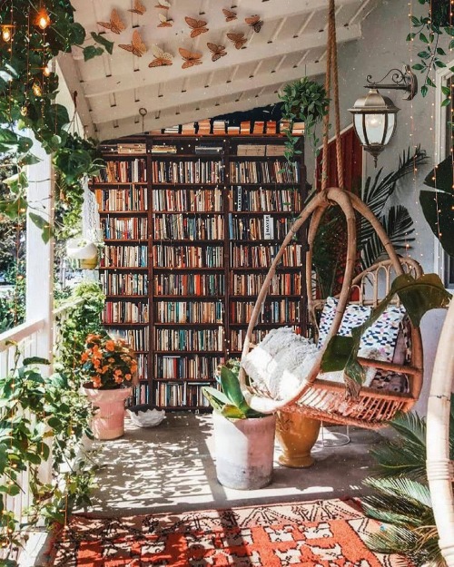 bookmania:“A good library will never be too neat, or too dusty, because somebody will always be in it, taking books off the shelves and staying up late reading them.” ~ Lemony Snicket [ig//thatbookshelfvibe]