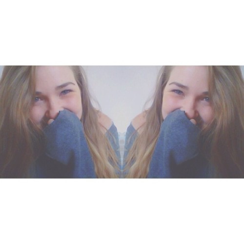 so many selfies✋ #me #selfie #girl #scraggy #hair #reflection