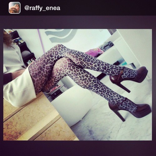Leopard stockings and heels, repost from @raffy_enea #me #buongiorno #adorable #fashionstyle #calzed
