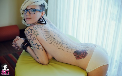 sglovexxx:  Royal Suicide