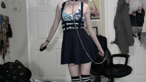 daddys-little-stonie: Posing Pt 2Got a new outfit!Hope y'all like it as much as I do!!!