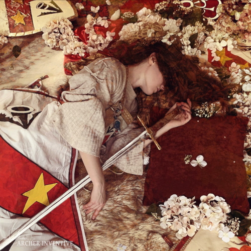 archerinventive:A closeup of my new piece ~A Sleep Amongst The Flags~.Inspired by the works of  Reyl