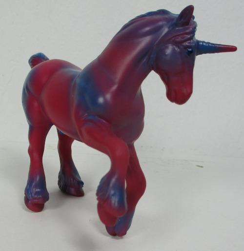 It’s Toy Time Tuesday!With…Breyer Unicorn Swirl Gift Set!This is a new set that came out with