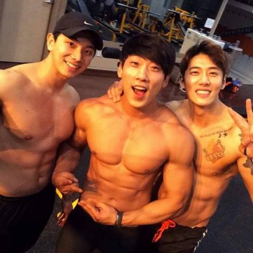 evianguy:Hawt Asian Stud!