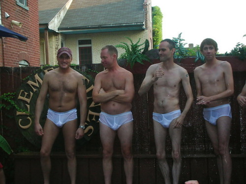 tallboi4dads: My dad, his brothers and my brother, all waiting for me. The neighbors have loved watc