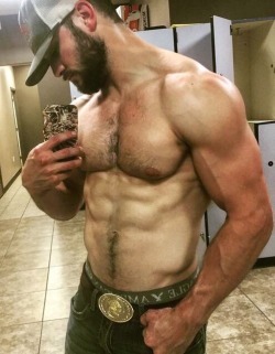 countryboymatt:  💪🏻💪🏻💪🏻