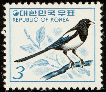stamp-it-to-me: a 1977 South Korean stamp depicting a Eurasian magpie[id: a postage stamp in blue to