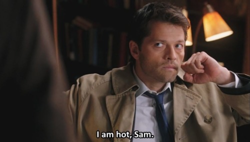 rockandrollchick: rockandrollchick: x # I love that second screencap where Cas is just collecting hi