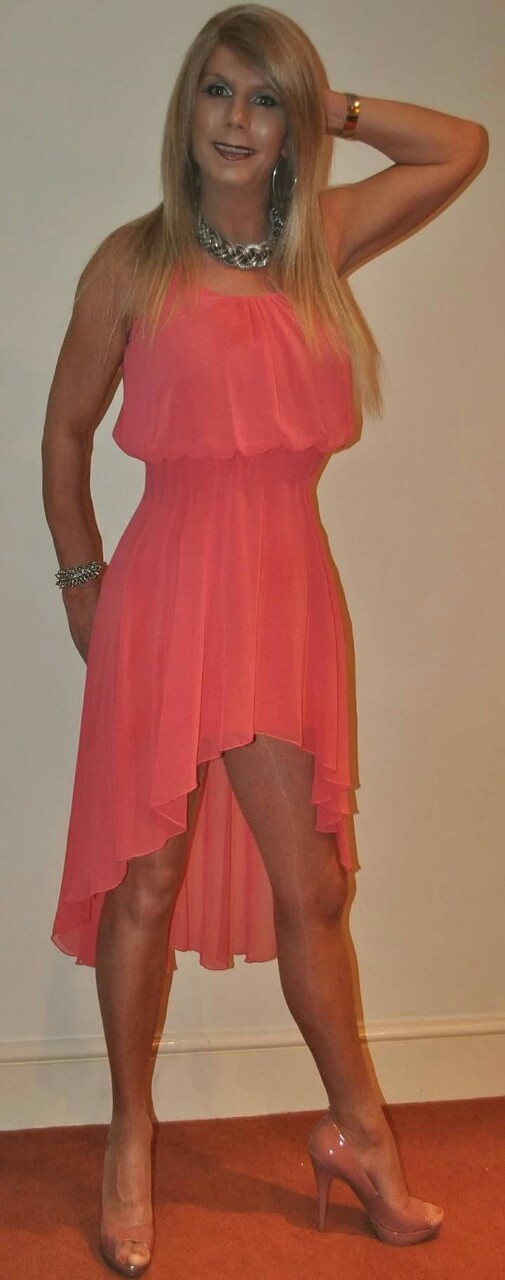 Love your coral minidress!  ☆☆☆