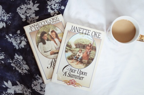 thefaithfulreader:old books + coffee