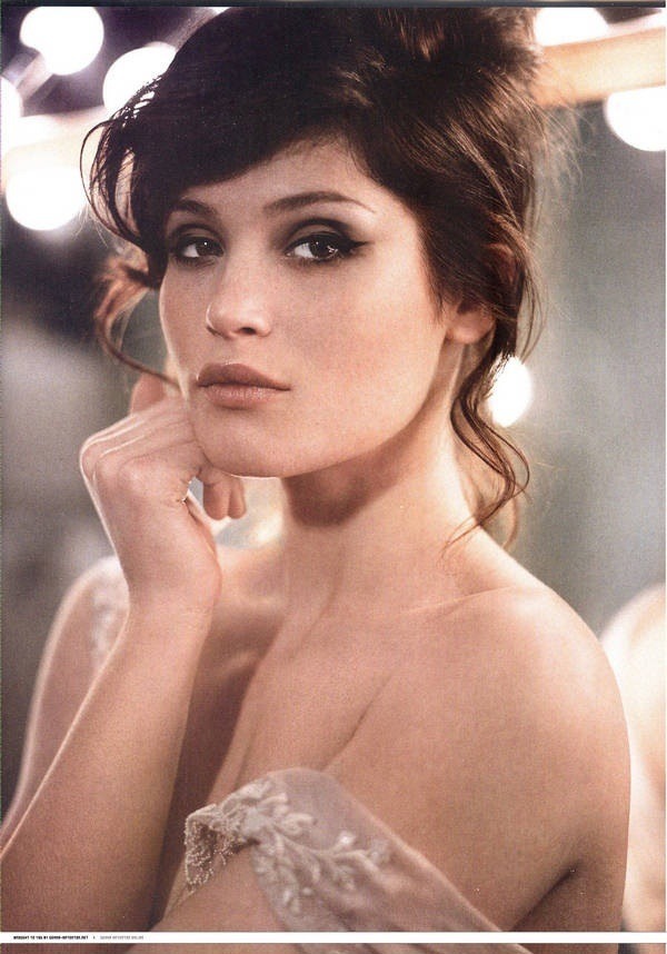 adventuresinwonderlandblblabla:  Friday inspiration…. Gemma Arterton…… London