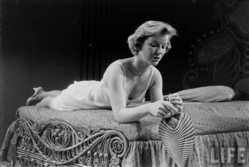 Barbara Bel Geddes as Maggie in Cat on a Hot Tin Roof(Gjon Mili. 1955)