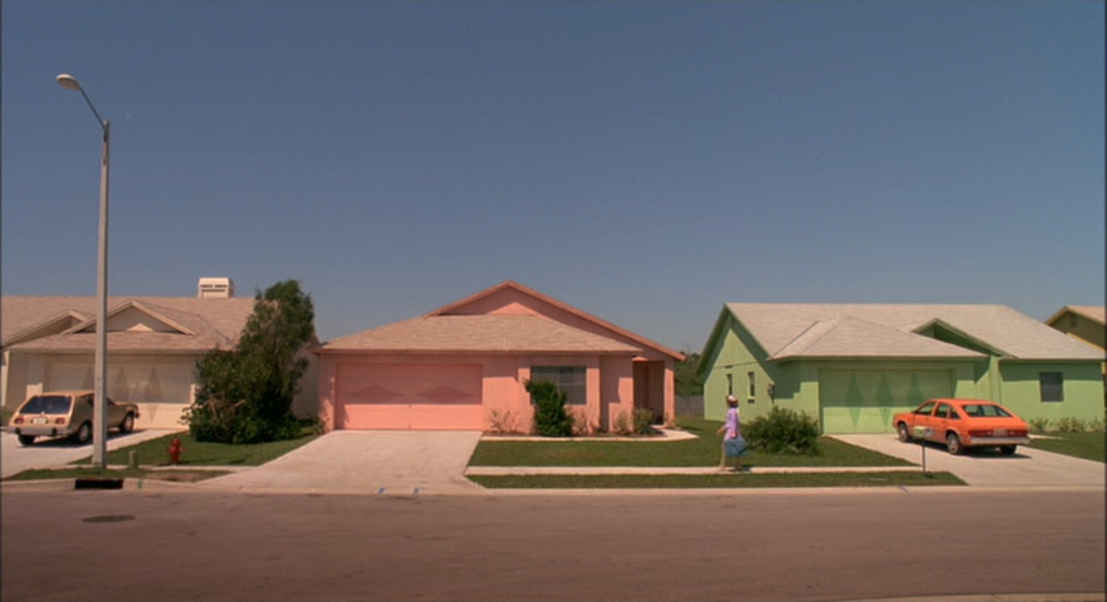 cinemaspam:  10 frames Edward Scissorhands (1990) Directed by Tim BurtonCinematography