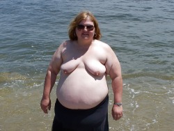 checossbbwblog:  http://es.xhamster.com/photos/gallery/4847566/bbw_at_the_beach.html   Mmmmmmm. Those tits are perfect!