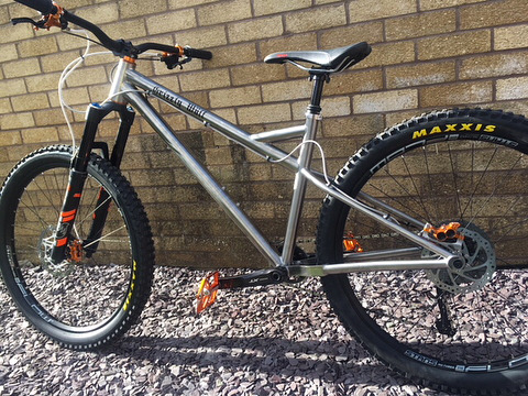 sickbicycles: #GrizzlyWulf - Titanium custom build by @andy_k_gr - I wasn’t a fan of the orange Hope