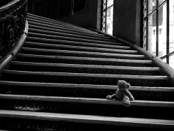 bibbydeebobbydeeboo:  maro-t:  Desnudo bajando una escalera by Cirilo Von Humboldt on Flickr.       (via TumbleOn)