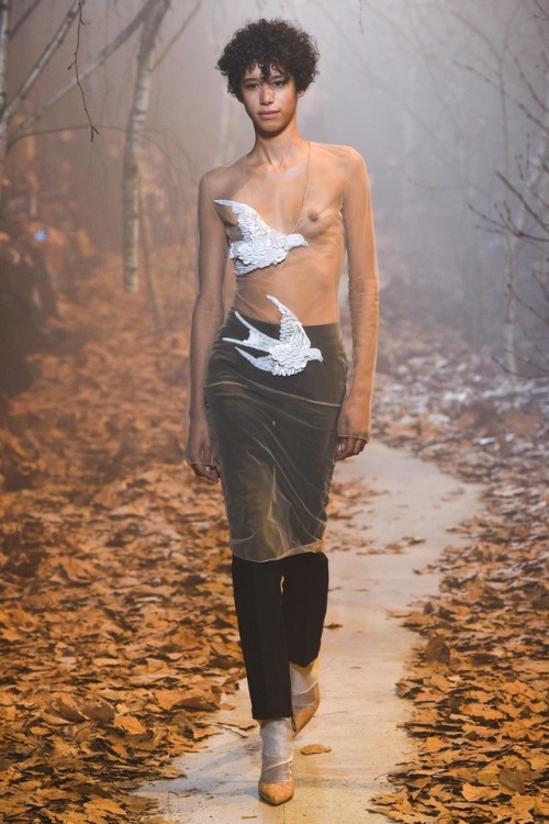 therafsimonswoman:Off-White Fall 2017 RTW