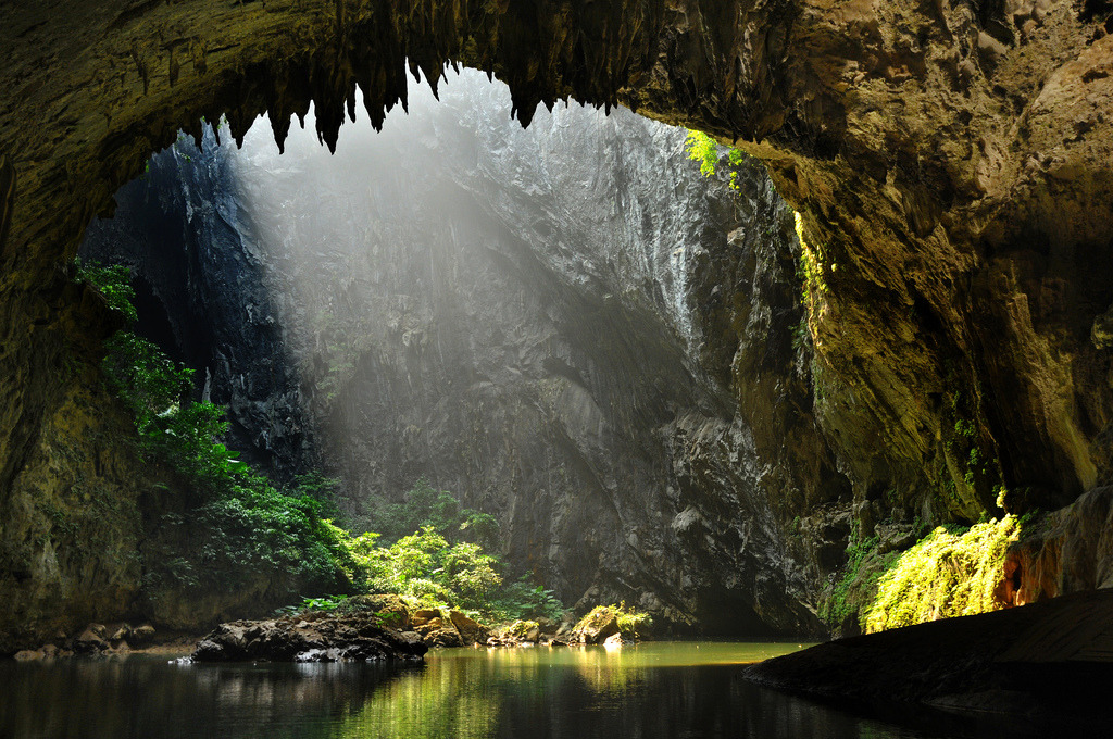 brutalgeneration:  Cave rafting 洞天仙境 (by Melinda ^..^) 