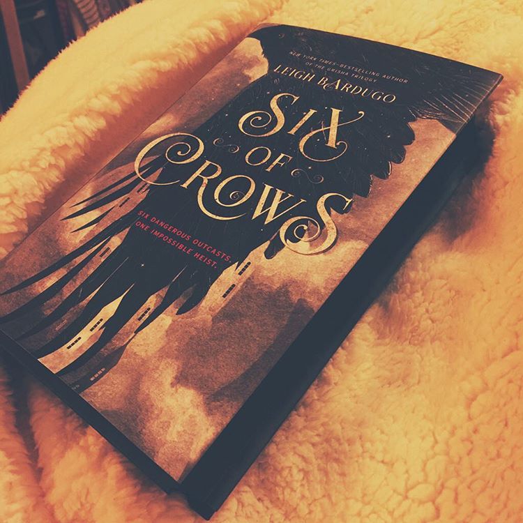 This came yesterday and it’s so gorgeous that I just spent forever staring at it. I cannot wait to dive in!! I looooove those black edges!! @lbardugo #sixofcrows #grishaverse #bookworm #bookmail #booknerd #book #bookphoto