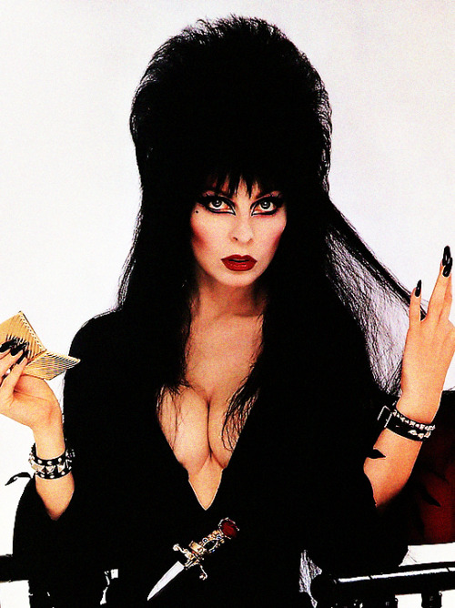 uspiria:Promotional shot of Cassandra Peterson for Elvira, Mistress of the Dark, 1988.