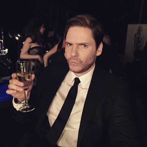 mrssylargray:Daniel Brühl backstage! efa2015