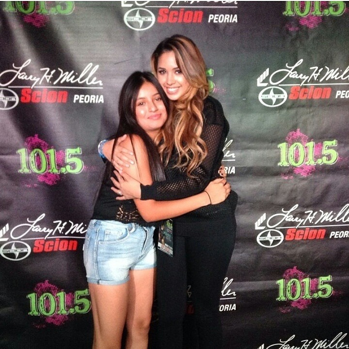 mizzjasminevillegasnewz:  Jasmine v with a fan
